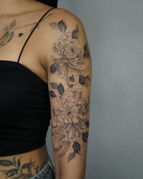 Shoulder Tattoo Chrysanthemum, Front Upper Arm Tattoo, Arm Tattoos Floral, Chrysthanemum Tattoo, Chrysanthemum Back Tattoo, Chrysanthemum Shoulder Tattoo, Realism Floral Tattoo, Upper Arm Floral Tattoo, Chrysanthemum Tattoo Shoulder