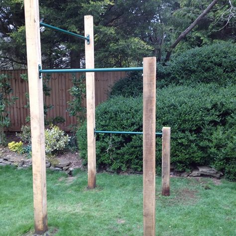 DIY 3 pull up bar outdoor Best Home Gym Setup, Outdoor Pull Up Bar, Diy Pull Up Bar, Backyard Gym, Home Gym Setup, Home Gym Garage, Gym Setup, Diy Home Gym, Diy Gym