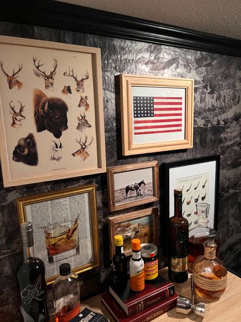 Bar Gallery Wall, Whiskey Display Ideas, Masculine Wall Decor, Whiskey Room Ideas, Vintage Beer Signs, Whiskey Lounge, Man Bars, Whiskey Room, Bar Artwork