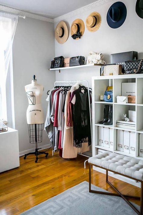 DIY Walk In Closet – How To Turn Spare Room Into Closet Turn Room Into Walk In Closet, Makeshift Closet, Spare Room Closet, Open Closets, Ideas Armario, Spare Bedrooms, Diy Walk In Closet, Closet Solutions, Walking Closet