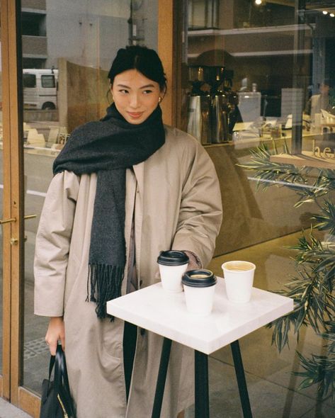 Michelle Lin (@michellelin.lin) • Instagram photos and videos City Woman Aesthetic, Kyoto Outfit, Japan Aesthetic Outfit, Michelle Lin, Japan Outfit Winter, Robin Outfit, 2025 Style, Cut Out People, Japan Outfit