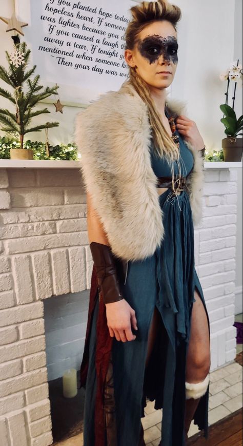 Viking makeup Plus Size Viking Costume, Viking Priestess Costume, Viking Fancy Dress Women, Vikings Costume Diy Women, Viking Maiden Costume, Viking Fancy Dress, Ren Faire Viking Woman Outfit, Girls Viking Costume Diy, Viking Woman Outfit Ideas