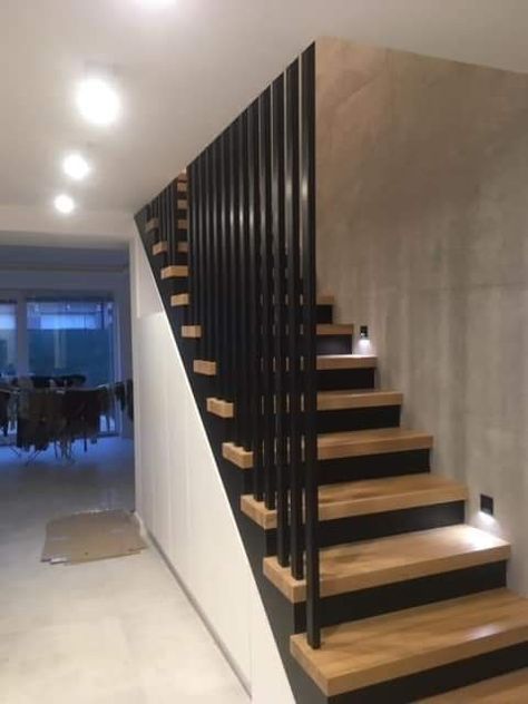 درج السلم, Interior Stair Railing, Staircase Interior Design, Stairs Renovation, Staircase Design Modern, Stairs Design Interior, Stairs In Living Room, House Staircase, Escalier Design