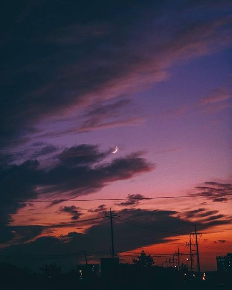 Moon Vibes, Heaven Painting, Dusk Sky, Weird Fiction, Sky Moon, Moon Painting, Sky Painting, Pretty Sky, Aesthetic Colors