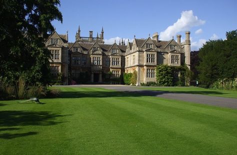 Corsham Court in Wiltshire Bath University, Bath Spa University, University Accommodation, English Manor Houses, Summer Palace, English Manor, Large House, University Life, Chichester