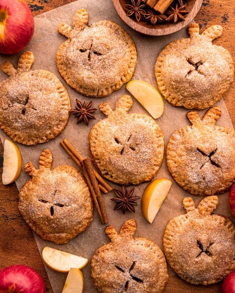 Mini Apple Pies - In Bloom Bakery Mini Empanadas, Mini Apple Pie Recipe, Cinnamon Filling, Vegan Apple Pie, Homemade Apple Pie Filling, Homemade Pie Crust Recipe, Butter Pecan Cake, Honey Cornbread, Apple Hand Pies