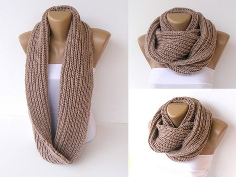 Mens Knitted Scarf, Knitted Infinity Scarf, Winter Accessories Fashion, Scarf Knitted, Scarf Trends, Chunky Knit Scarves, Modern Womens Fashion, Women Scarves, Chunky Scarf