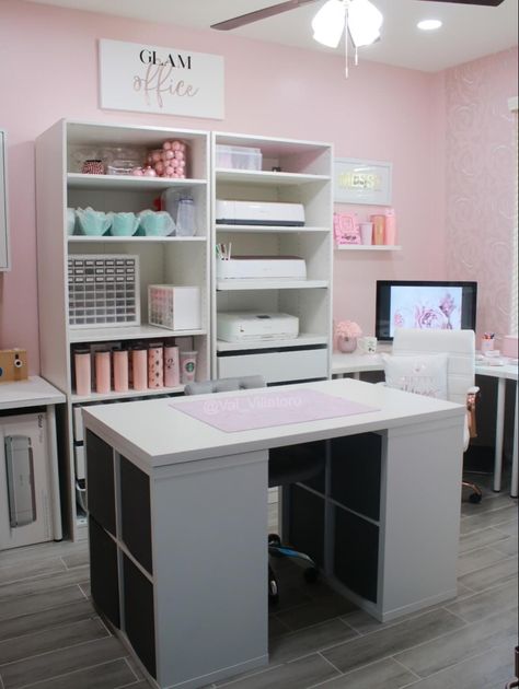 Office Craft Room Combo, Small Business Office, Sewing Room Design, Dream Craft Room, Entrance Modern, Craft Room Design, Scrapbook Room, Craft Room Decor, Office Crafts