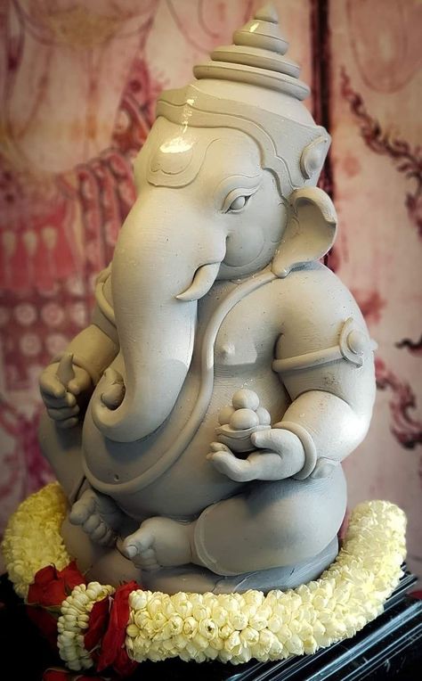 Ganesh Murti Design, Vinayagar Statue, Ganapati Murti, Ganesha Murti, Ganesha Artwork, Clay Ganesha, Ganapati Bappa, Ganesha Drawing, Ganesh Lord