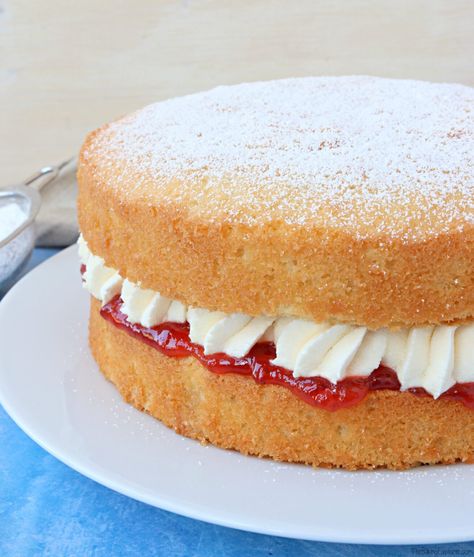 Recipe for a Victoria Sponge Cake, includes lots of answers to common baking questions, step by step photos and information on how to make the perfect Victoria Sponge Cake! #victoriaspongecake #cakerecipes #thebakingexplorer #bakingbasics #howtobake The Baking Explorer, Cake Recipes Uk, Sponge Recipe, Sponge Cake Recipe, Victoria Sponge Cake, Baking Basics, Fruitcake Recipes, Sponge Cake Recipes, Victoria Sponge