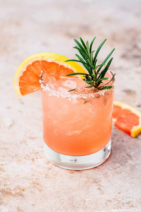 salty dog cocktail with rosemary sprig. Salty Dog Cocktail Recipe, Salty Dog Cocktail, Grapefruit Cocktail Recipes, Sour Cocktails, Summer Ingredients, Greyhound Cocktail, Thyme Simple Syrup, Dog Cocktail, Rosemary Syrup