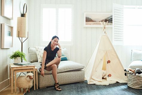 Lucy Liu shares photos of her son's nursery - Photo 10 Playroom Seating, Inside Celebrity Homes, Living Room Playroom, Apartment Makeover, Manhattan Apartment, Budget Apartment, Lucy Liu, Apartment Budget, Chic Spaces