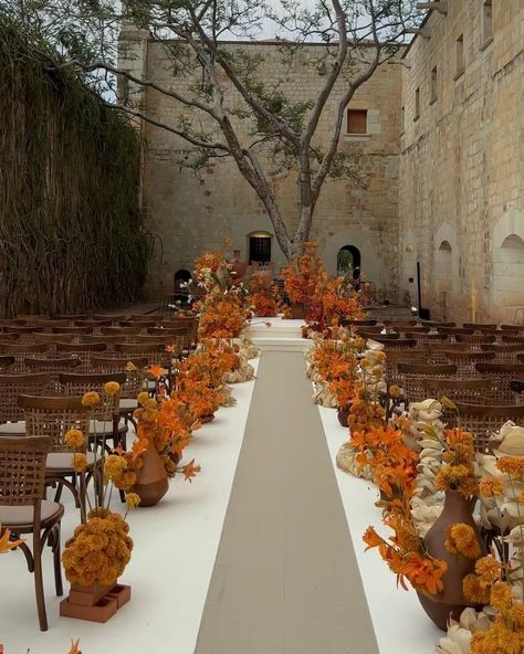 The Lovely List: Wedding Inspo In Our Favorites Folder Oaxaca Wedding, Altar Flowers Wedding, Orange Wedding Flowers, Top Wedding Trends, Wedding Decorations On A Budget, Dream Wedding Decorations, Wedding Ceremony Photos, Orange Wedding, French Wedding