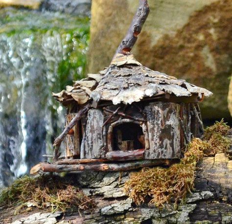 Fairy Doors On Trees, Fairy House Crafts, Woodland House, Fairy House Diy, Fairy Garden Designs, Fairy Garden Crafts, Faeries Gardens, Fairy Tree, Gnome House