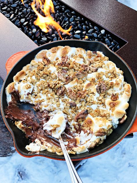 Root Beer Cake, Atlanta Christmas, Cast Iron Skillet Cooking, Campfire Desserts, Day Camping, Smore Recipes, Summer Cake, Fabulous Cakes, Skillet Cooking