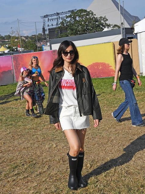 Glastonbury Outfits 2023, Rainy Festival Outfit, Gemma Chan Style, Glastonbury Outfits, London Wardrobe, Glastonbury Fashion, Uk Festival, Barbour Wax Jacket, Gemma Chan