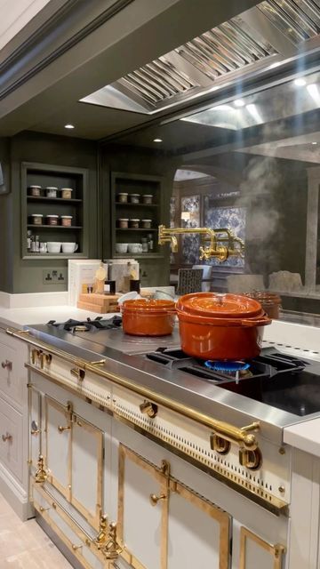 22K views · 1.4K likes | Humphrey Munson on Instagram: "LA CORNUE IN LONDON 🇫🇷🇬🇧 Exclusively at Humphrey Munson’s new showroom in Chelsea, the Chateau 150 by La Cornue is the centrepiece of the Spenlow kitchen - a fully functional and live working space. Prospective buyers are welcome to visit the new Humphrey Munson showroom located at 583 King’s Road, London SW6 2EH, and discover the brand’s signature style and unparalleled craftsmanship first hand. The showroom will be open Monday-Friday 10am-5pm, by appointment only." La Cornue Chateau, La Cornue Kitchen, Chateau Kitchen, Humphrey Munson, Kitchen Gear, By Appointment Only, The Chateau, Working Space, Grandmas House