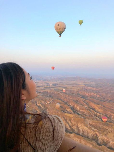 Hot Air Balloon Outfit, Cappadocia Hot Air Balloon, Turkey Aesthetic, Arizona Aesthetic, Travel Pose, Balloon Company, Balloon Pictures, The Sun Rises, Dirty Air