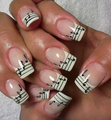 25 Creativos diseños para decorar tus uñas, inspirados en la música. ¡Tienes que… Music Note Nails, Music Nail Art, Music Nails, Unghie Nail Art, Simple Nail Art Designs, Musical Notes, Cute Nail Designs, Fancy Nails, Easy Nail Art