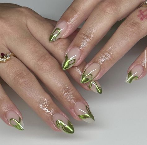 Green Mettalic Nails, Swirl Chrome Nails, Chrome Swirl Nails, Gel Nails Green, Almond Nails Nail Art, Short Nails Almond, Glass Nails Art, Swirl Nails, Natural Acrylic Nails