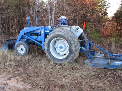 Ford 4000 Tractor, Front End Loader, Farm Projects, Ford Tractors, Old Tractors, It's Monday, New Farm, New Location, Farm Tractor