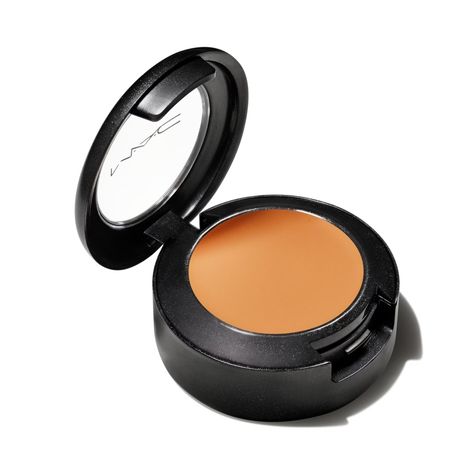 Discover great products at the best prices at Dealmoon. M.A.C Studio Finish SPF 35 ConcealerStudio Finish SPF 35 Concealer. Price:$16.20 at MAC Cosmetics Mac Studio Finish Concealer, Mac Concealer, Corrector Concealer, Covering Dark Circles, Mac Studio, Natural Skin Tone, Concealer Makeup, Liquid Concealer, Too Faced Concealer