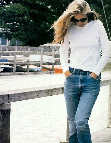 Carolyn Bessette, Phoebe Philo, Mode Casual, Helmut Lang, Looks Vintage, Style Icon, 90s Fashion, White Shirt, Minimalist Fashion