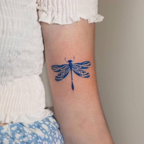 Blue Tattoo Healed, Blue Dragon Fly Tattoo, Delftware Tattoo, Minimal Dragonfly Tattoo, Green Dragonfly Tattoo, Flower Dragonfly Tattoo, Blue Tattoo Sleeve, Dragonfly Tattoo With Flowers, Colorful Dragonfly Tattoo