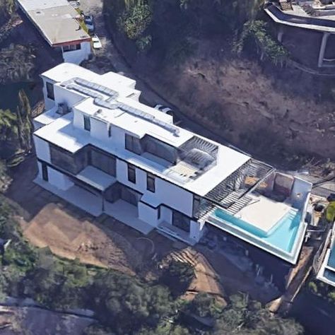 Ariana Grande's House Ariana Grande House, Nyc House, Famous Houses, Street House, House Modern, Funny Short Clips, Jason Statham, Hollywood Hills, Los Angeles Homes