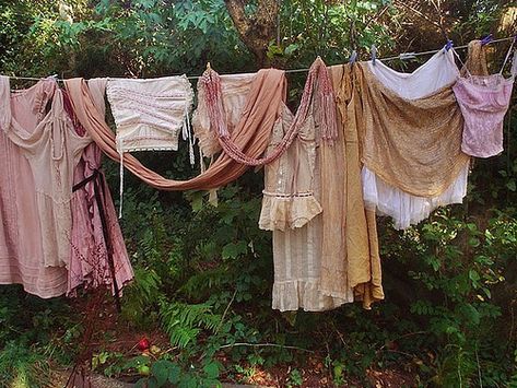 🍓 ⠀ ⠀ ৩ੈ ⠀ ⠀ ⠀ 🍃 ⠀  ⠀💫 ⠀ ⠀ ⠀🧺 on Instagram: “visions of johanna #cottagecore #farmcore” Laundry Lines, Clothes Hanging, Vintage Laundry, Frou Frou, Washing Line, Paris Apartments, Line At, Clothes Line, Inspirational Pictures