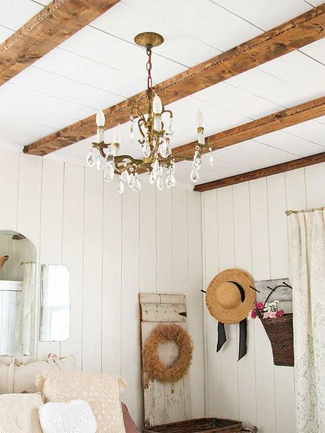 Shiplap, reclaimed wood beams frequently used in home décor, are so trendy right now! @peachstreet takes you on a tour of 8 room makeovers that put shiplap to good use. Shiplap Ceiling, Reclaimed Wood Beams, Farmhouse Style Bedrooms, Faux Wood Beams, Faux Beams, Pine Walls, Room Makeovers, Wood Beam Ceiling, Farmhouse Master