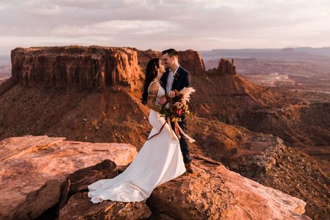 Monument Valley Utah, California Mountains, Canyonlands National Park, Moab Utah, National Park Wedding, Adventure Photography, Desert Wedding, Adventure Wedding, Destination Elopement