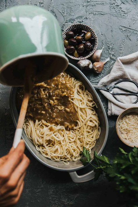 Vegan Creamy Garlicky Pasta Pasta With Truffle Oil, Garlicky Pasta, Truffle Oil Pasta, Truffle Oil Recipes, Creamy Vegan Pasta, Vegan Truffles, Truffle Pasta, Vegan Parmesan, Truffle Oil