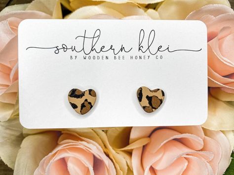 Animal Print Polymer Clay, Heart Clay, Diy Earrings Polymer Clay, Valentines Earrings, Spring Earrings, Earrings Heart, Clay Jewelry Diy, Heart Shaped Earrings, Small Earrings Studs