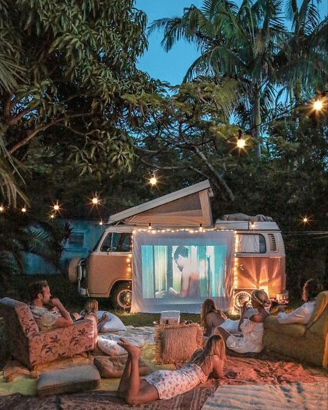 DIY Your Own Backyard Movie Theaters, Backyard Movie Nights, Outdoor Cinema, Backyard Movie, Summer Party Decorations, Van Life Diy, Backyard Camping, Dream Live, Theatre Life