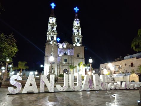 San Juan de los Lagos de noche Grandpa Birthday, Dream Vacations, Ferry Building San Francisco, Puerto Rico, Places To Go, Things To Do, Vision Board, Travel, Quick Saves