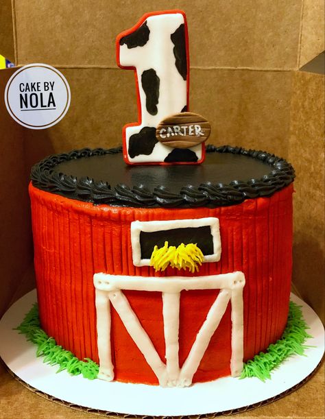 Farm Birthday Smash Cake, Farm Themed Birthday Party Cake, Tractor Smash Cake Boys, Farm Smash Cake Boys, Cake Smash Farm Theme, Farm Theme Smash Cake, First Birthday Farm Smash Cake, Simple Farm Cake Ideas, Farm Birthday Cake Boy