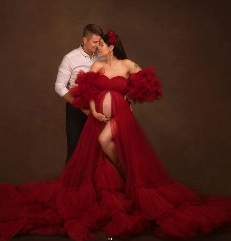 Red Maternity Dress Photography, Red Dress Maternity Shoot, Red Maternity Dress, Maroon Gown, Maternity Shoot Outfit, Tulle Maternity Dress, Maternity Photoshoot Poses, Elegant Photo, Pregnant Couple