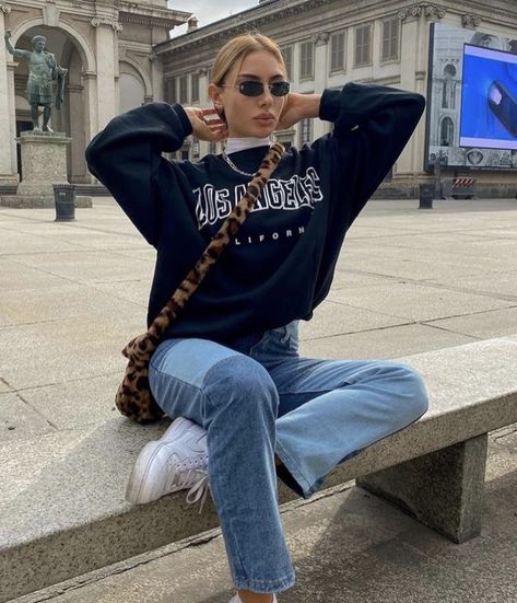 a navy los angeles crew neck over a white turtleneck with a fluffy leopard print bag, jeans, air forces, and sunglasses Turtleneck Under Crewneck, Turtle Neck Under Sweater, Navy Crewneck Outfit, Crewneck And Jeans, Navy Sweater Outfit, Crew Neck Sweater Outfit, Crew Neck Outfit, Crewneck Outfit, Warm Fall Outfits