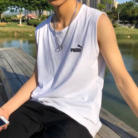 Sleeveless Shirt Outfit, Outfit Nam, Boys White T Shirt, Style Boy, Sleeveless Outfit, Loose Tank Tops, Nice Clothes, Men's Korean Style, Stylish Mens Outfits