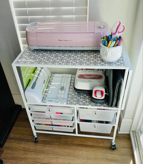 Cricut Work Cart, Cricut Maker Organization, Cricut And Printer Storage, Cricut Cart Organization, Crafting Corner Ideas Small Spaces, Cricut Space Organization, Cricut Storage Ideas Organizing, Cricut Station Storage Ideas, Cricut Organization Ideas Small Space