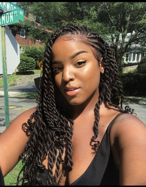 Coiffure Flat Braids, Come Intrecciare, African Hair Braiding Styles, Tumblr Hair, Braided Cornrow Hairstyles, Braids Hairstyles Pictures, Natural Hair Twists, Twist Braid Hairstyles, Girl Braids