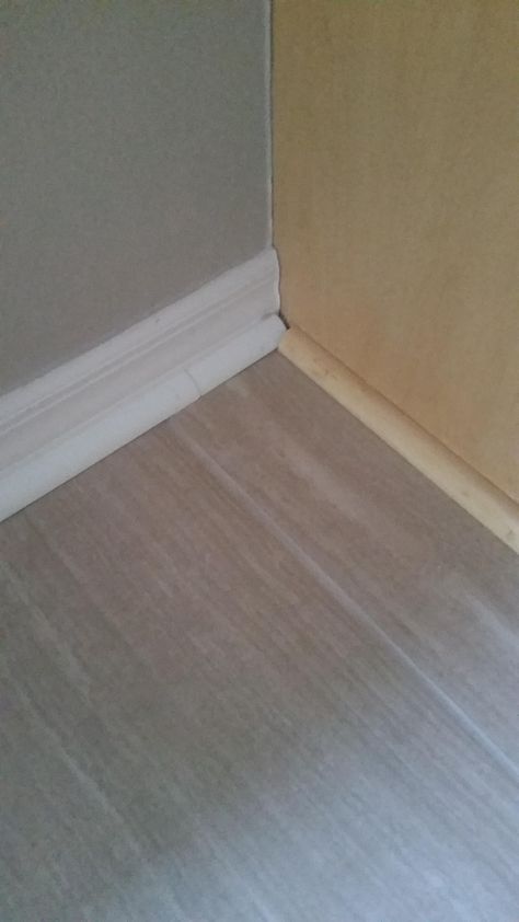 Why did my installer install 1/4 round corners like this and how can I fix it? - Home Improvement Stack Exchange Corner Round Trim, Shoe Molding, Types Of Mold, Oscillating Tool, Corner Wall, Tile Work, Wood Trim, Painters Tape, Grout