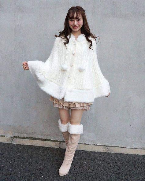 White Poncho Outfit, Flower Outfits, Himekaji Gyaru, Poncho Outfit, White Poncho, Winter Things, Interesting Outfits, Gyaru Fashion, Japanese Kawaii