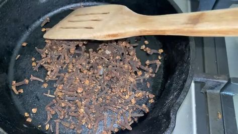 Clove And Coconut Oil For Skin, Diy Clove Oil How To Make, Cloves Hair Growth, Clove Oil Recipes, Clove Uses Health, How To Make Clove Oil For Hair Growth, Clove Oil Diy, Diy Clove Oil, How To Make Clove Oil