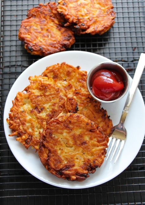 Extra Crispy Restaurant Style Hashbrown Patties - Layers of Happiness Potatoes Hashbrowns, Potato Hashbrown, Hashbrown Patties, Hashbrowns Recipe, Egg Patty, Southern Recipes Dinner, Hashbrown Potatoes, Hash Brown Patties, Homemade Hashbrowns