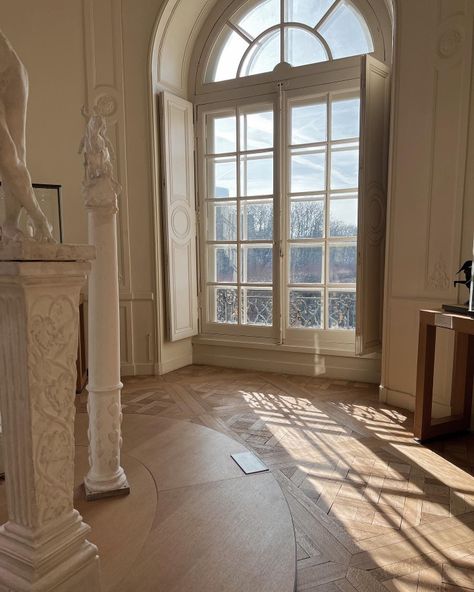 Parisian interior window view aesthetic Modern Villa Design Big Windows, Big Old Windows, Vintage Window Aesthetic, Library With Big Windows, Large Window Grill Design, White House Grey Windows, Corfu Villa, Valhalla Club, Parisian Mansion