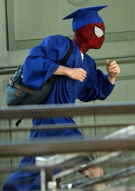 Aunt May, Secret Identity, Superhero Costume, The Amazing Spider Man, Spider Man 2, Amazing Spider Man, The Kiss, Andrew Garfield, High School Graduation