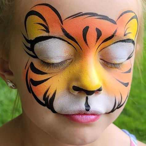 Wildcat Face Paint, Tiger Face Paint Easy, Jungle Face Paint Kids, Simple Tiger Face Paint, White Tiger Face Paint, Tiger Face Paint, Tiger Facepainting Kids Easy, Face Painting For Boys, Jungle Thema