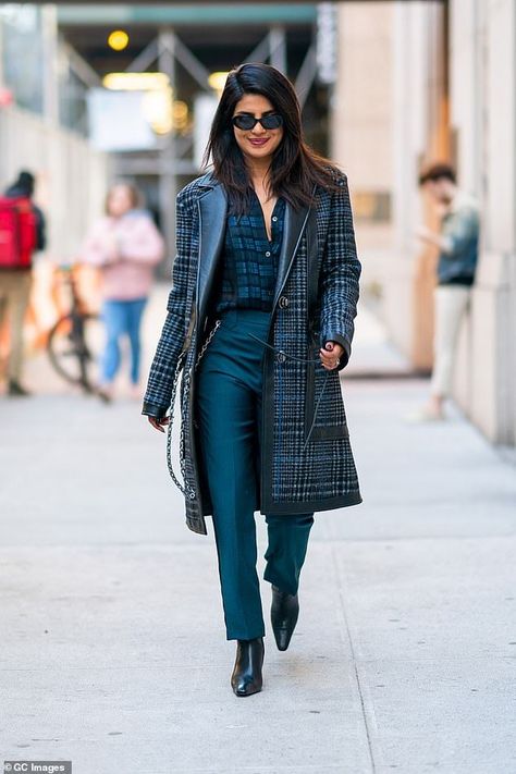 Priyanka Chopra struts her stuff in stunning teal outfit as she steps out solo in NYC | Daily Mail Online Teal Outfits, Casual Plaid Shirt, Stylish Celebrities, Ageless Style, Shah Rukh Khan, Boring Clothes, Priyanka Chopra, Celebrity Dresses, Mode Inspiration